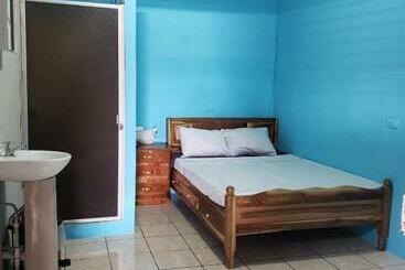 پانسیون Hostal El Porrón
