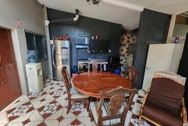 پانسیون Hostal El Porrón