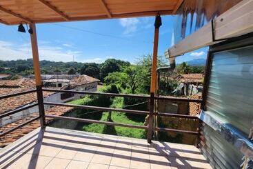 پانسیون Hostal El Porrón