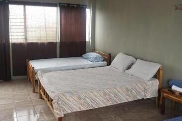پانسیون Hostal El Porrón