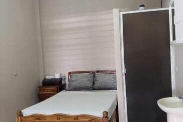 پانسیون Hostal El Porrón