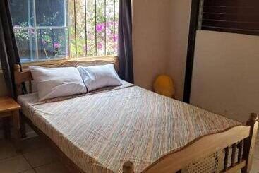 پانسیون Hostal El Porrón