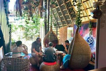 A Lounge Hostel And Cafe