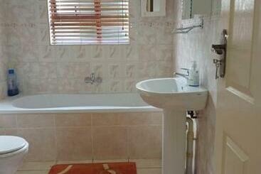 تختخواب و صبحانه Knb Guesthouse