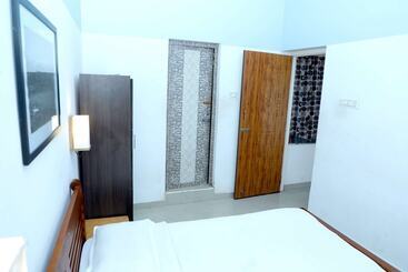 هتل Seashore Beach House