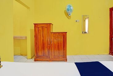 هتل Spot On 92372 Rinda Homestay Syariah & Resto