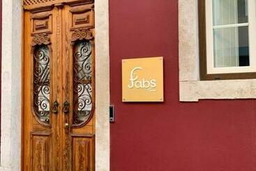 تختخواب و صبحانه Fab S House