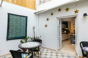 تختخواب و صبحانه Fab S House