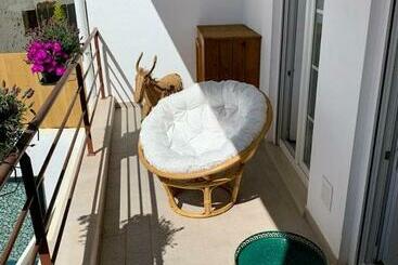 تختخواب و صبحانه Fab S House