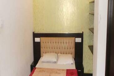 هتل Redbell Suites Residency