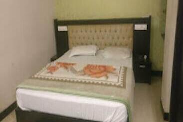 هتل Redbell Suites Residency