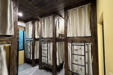 Lapis Restaurant And Hostel