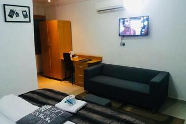 Ne Yo Hotel & Rv Lodges