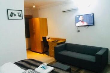 Ne Yo Hotel & Rv Lodges