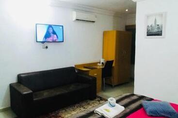 Ne Yo Hotel & Rv Lodges