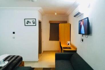Ne Yo Hotel & Rv Lodges