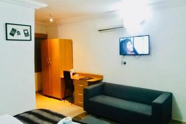 Ne Yo Hotel & Rv Lodges