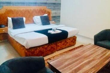 Ne Yo Hotel & Rv Lodges