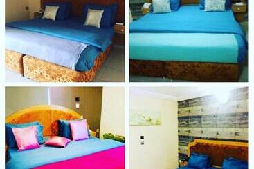 Ne Yo Hotel & Rv Lodges
