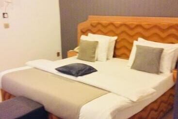 Ne Yo Hotel & Rv Lodges
