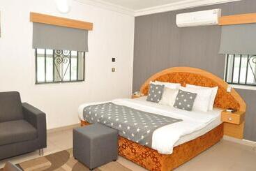 Ne Yo Hotel & Rv Lodges