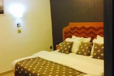 Ne Yo Hotel & Rv Lodges