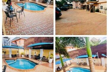 Ne Yo Hotel & Rv Lodges