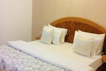 Ne Yo Hotel & Rv Lodges