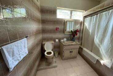 پانسیون Arnold S Guest House
