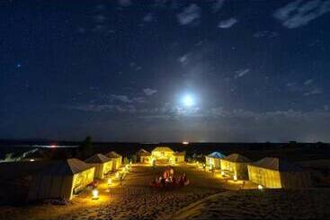 تختخواب و صبحانه La Vallée Des Dunes   Auberge, Bivouacs Et Excursions
