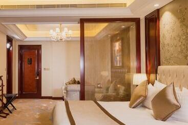 Dongwu New Century Grand Hotel Huzhou