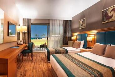 هتل Aquasis De Luxe Resort & Spa Ultra All Inclusive