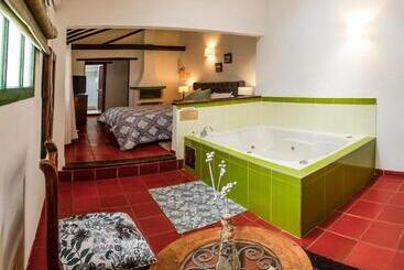 هتل Bahía Olivo Boutique & Spa