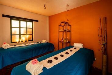 هتل Bahía Olivo Boutique & Spa
