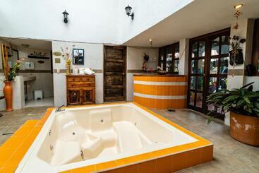 هتل Bahía Olivo Boutique & Spa
