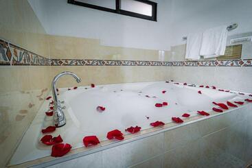 هتل Bahía Olivo Boutique & Spa