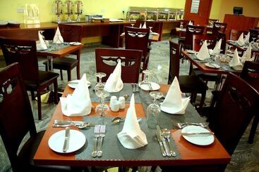 هتل Best Western Plus Elomaz