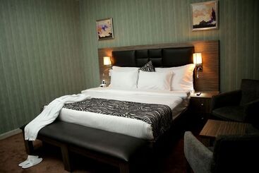 هتل Best Western Plus Elomaz