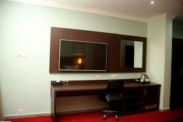 هتل Best Western Plus Elomaz