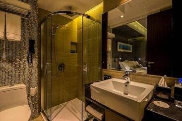 هتل Best Western Plus Maple Leaf