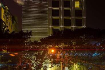 هتل Best Western Plus Maple Leaf