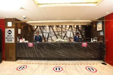 هتل Best Western Plus Maple Leaf