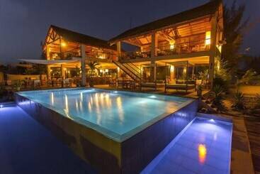 هتل Campement Lodge Océan & Savane