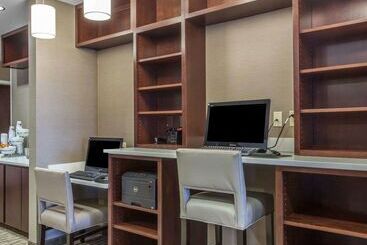 هتل Comfort Suites Youngstown North