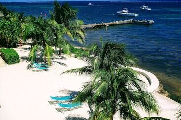 هتل Compass Point Dive Resort