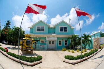هتل Compass Point Dive Resort