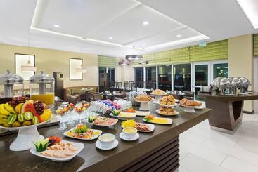 هتل Courtyard By Marriott Kingston, Jamaica