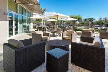 هتل Courtyard By Marriott Kingston, Jamaica
