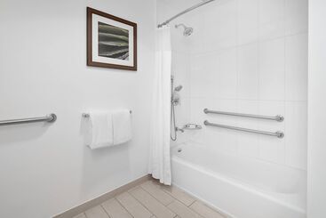 هتل Courtyard By Marriott Kingston, Jamaica