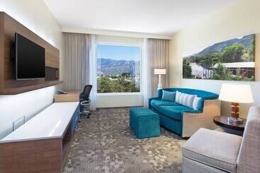 هتل Courtyard By Marriott Kingston, Jamaica